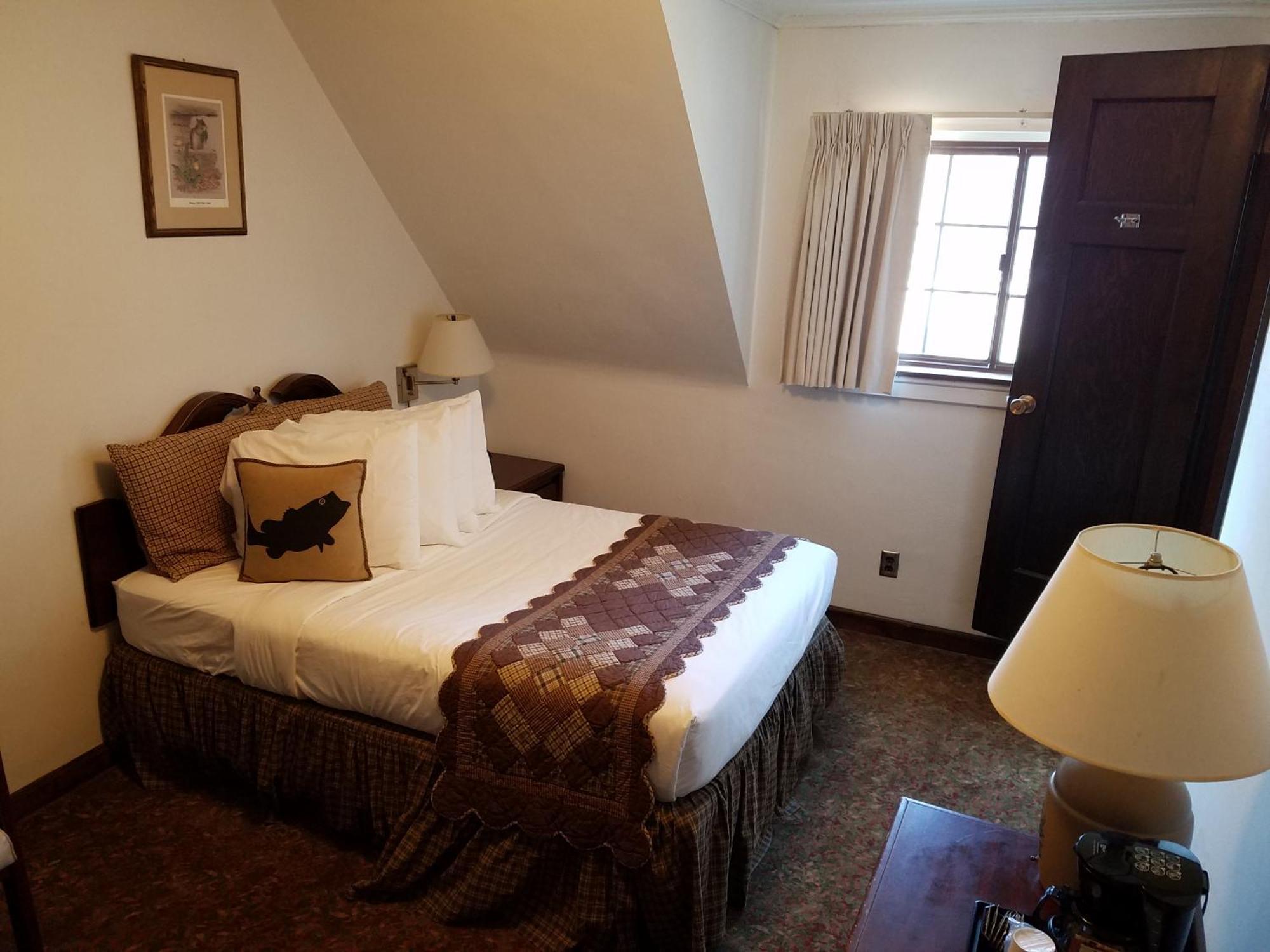 Potawatomi Inn & Cabins Angola Room photo